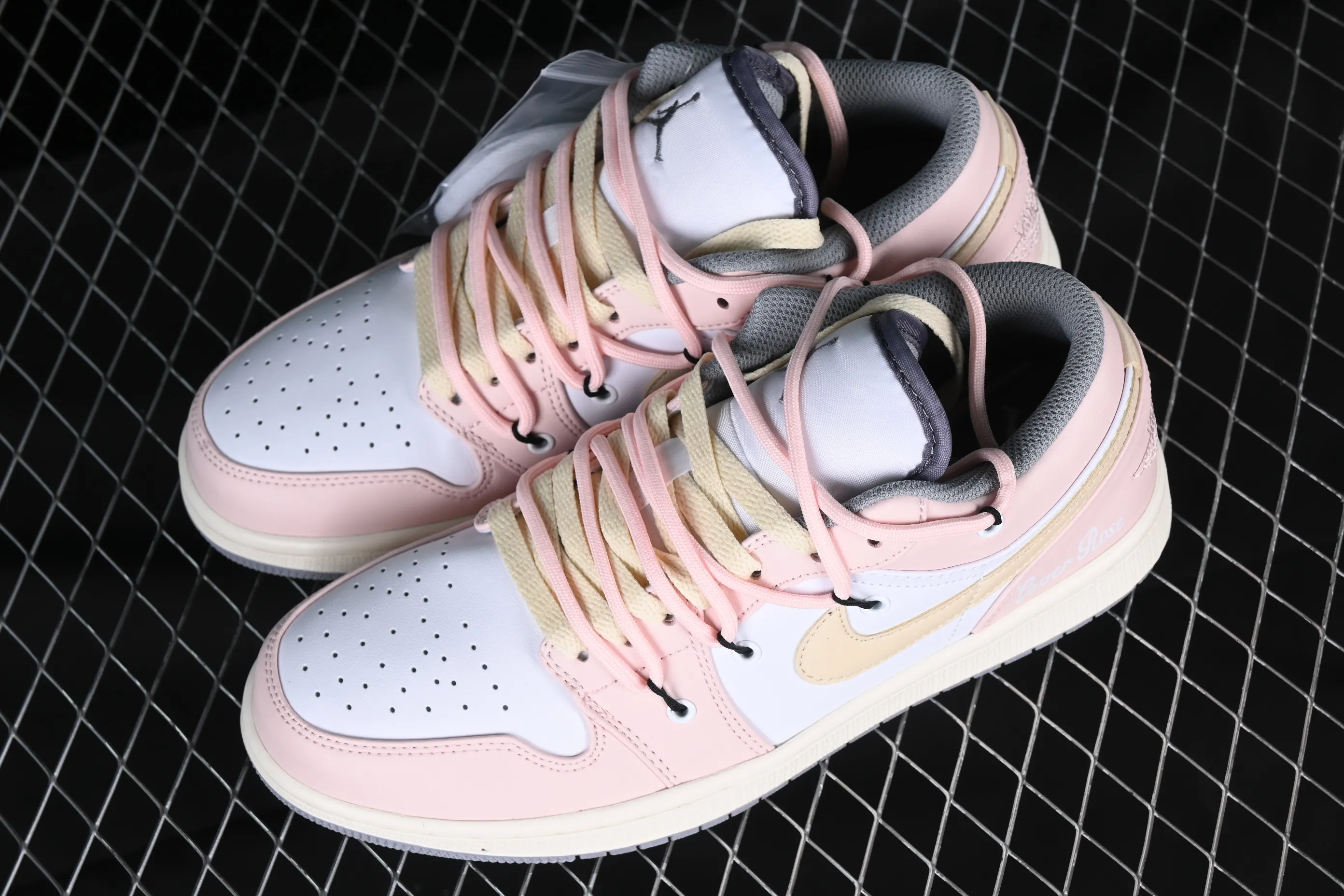 All categories Air Jordan Jordan series basketball shoes Air Jordan 1 Low Z version Air Jordan 1 Low AJ1 Joe 1 customized version strap deconstruction sports culture basketball shoes 553558-053